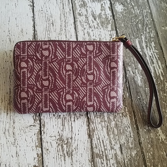 Coach red wristlet corner zip with chain print - Picture 4 of 6